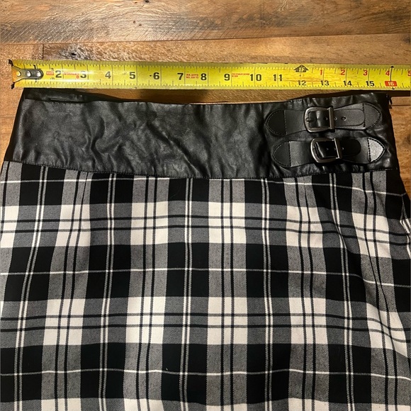 Forever 21 Mini Skirt - Juniors size L - Picture 6 of 8